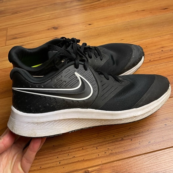 Nike Other - Nike ‘star runner’ sneakers size 7 youth